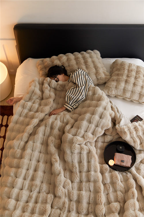 Cozy All-Season Rabbit Bubble Quilt