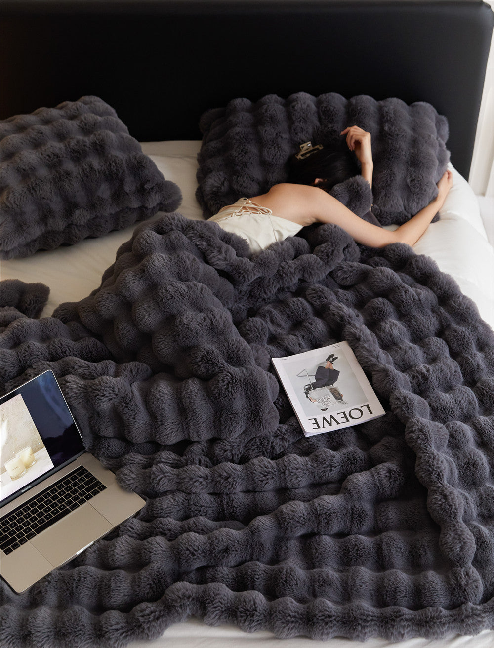 Cozy All-Season Rabbit Bubble Quilt
